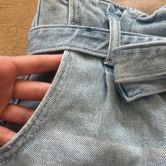 American Eagle High Rise Paperbag Mom Short | 4 - Picture 4 of 6